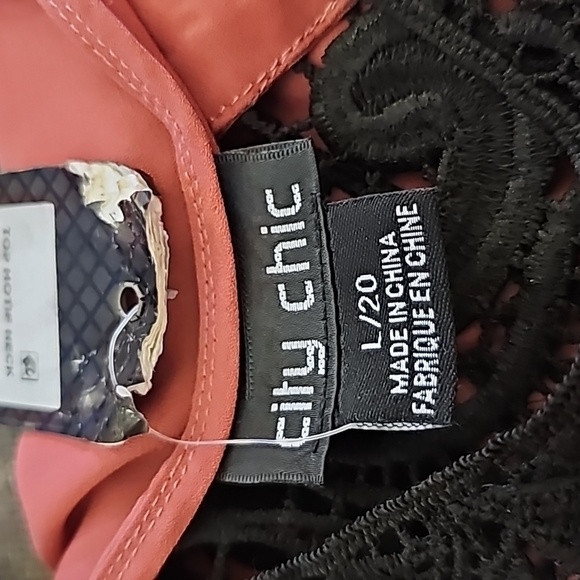 City Chic Lace Motif Halter Neckline with Back Tie and Split Tierd Detail - Picture 8 of 8